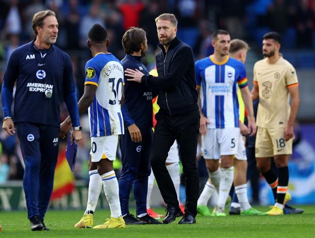 CĐV Brighton cà khịa Graham Potter trong trận thua của Chelsea